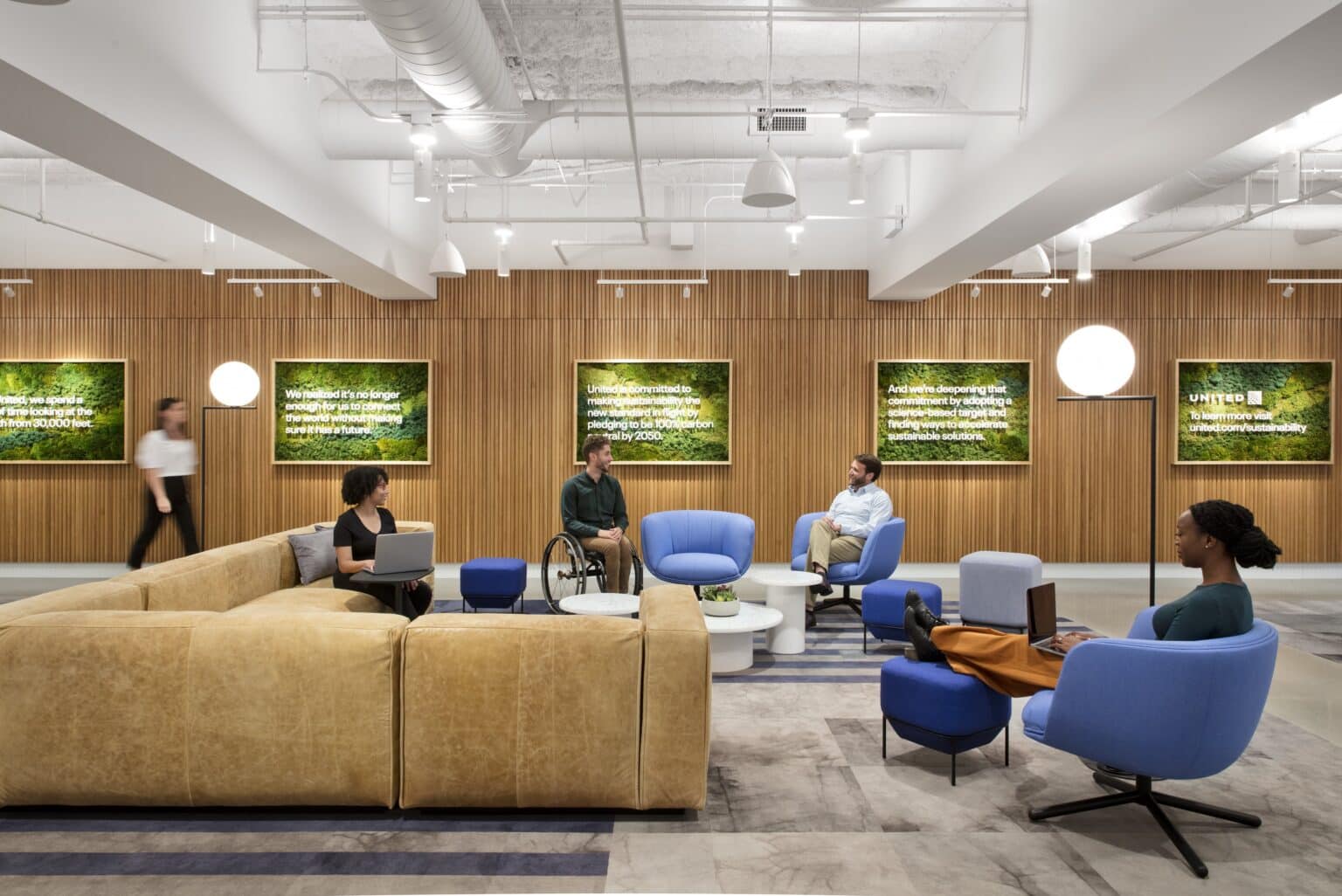 moss wall installation, reinforcing United’s sustainability commitment while improving air quality and employee wellness.